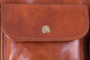 Umhängetasche Leder Braun Front Detailansicht | Dito's Brief